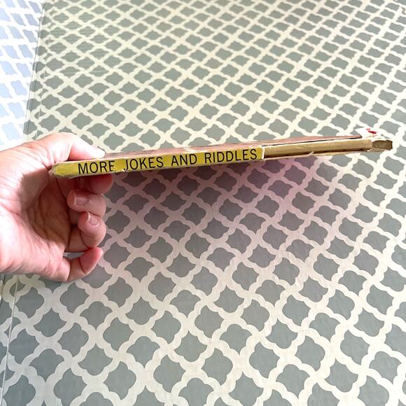 Vintage More Jokes and Riddles Wonder Books Hardcover 1963 Pre-Loved - Picture 3 of 7